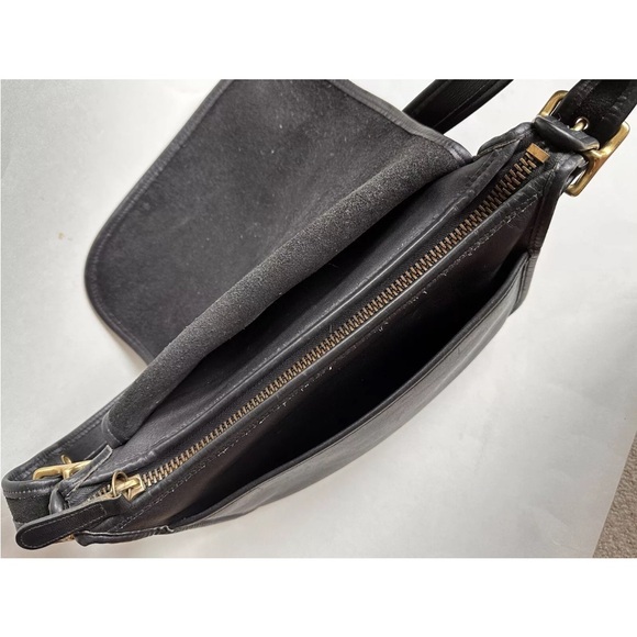 Vintage COACH Crossbody Messenger Saddlebag Black
Leather Handbag - Picture 5 of 16